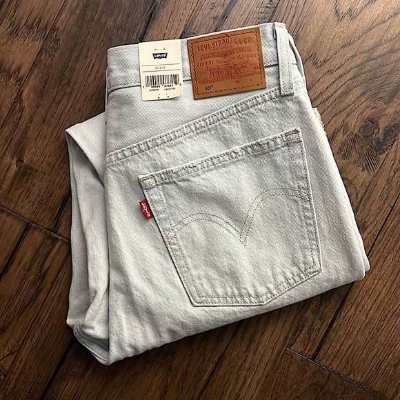 Levis Premium 501 Original Cropped Light Indigo - Blue - Picture 13 of 16